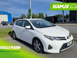 Valkoinen Käytetty 2014 Toyota Auris Life Sedan | 12 990 € (Hieman kallis)