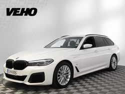 Valkoinen Käytetty 2021 BMW 530e M Sport Farmari | 29 890 € (Perustarjous)