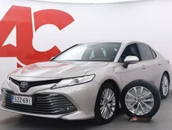 Keltainen Käytetty 2020 Toyota Camry Premium Sedan | 30 890 € (Perustarjous)