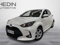 Valkoinen Käytetty 2021 Toyota Yaris Hybrid Active Viistoperä | 16 800 € (Perustarjous)