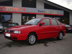 Punainen Käytetty 1997 VW Polo Classicline Sedan | 1 200 €