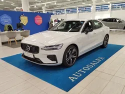 Valkoinen Käytetty 2022 Volvo S60 Business Edition Sedan | 37 900 € (Hieman kallis)