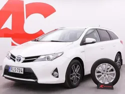 Valkoinen Käytetty 2015 Toyota Auris Touring Sports Active Farmari | 13 990 € (Perustarjous)