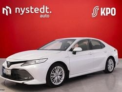 Valkoinen Käytetty 2021 Toyota Camry Style Sedan | 30 900 € (Perustarjous)