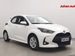 Valkoinen Käytetty 2023 Toyota Yaris Hybrid Active Viistoperä | 19 990 € (Perustarjous)