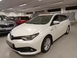 Valkoinen Käytetty 2018 Toyota Auris Touring Sports Active Farmari | 17 290 € (Perustarjous)