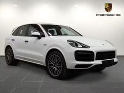 Valkoinen Käytetty 2023 Porsche Cayenne Katumaasturi | 76 750 € (Supertarjous)