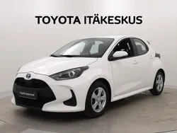 Valkoinen Käytetty 2022 Toyota Yaris Active Viistoperä | 18 780 € (Perustarjous)