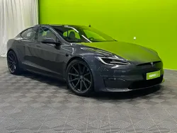 Hopea / harmaa Käytetty 2023 Tesla Model S Plaid Sedan | 75 900 €