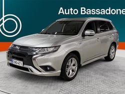 Käytetty 2021 Mitsubishi Outlander P-HEV Active Katumaasturi | 21 880 € (Perustarjous)