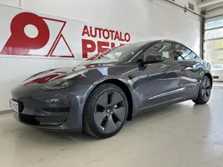 Harmaa Käytetty 2021 Tesla Model 3 Standard Range Plus Sedan | 24 400 € (Perustarjous)
