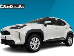 1l0 silver metallic Käytetty 2025 Toyota Yaris Cross Active Katumaasturi | 30 900 € (Hieman kallis)