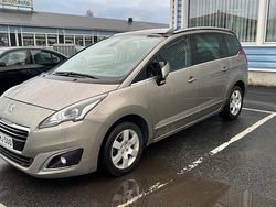 Harmaa Käytetty 2016 Peugeot 5008 Allure Tila-auto | 12 300 € (Perustarjous)