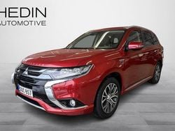 Punainen Käytetty 2017 Mitsubishi Outlander P-HEV Instyle Farmari | 16 490 € (Perustarjous)