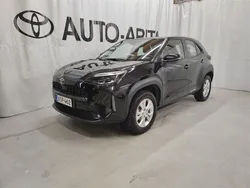 Musta Käytetty 2024 Toyota Yaris Cross Active Katumaasturi | 29 400 € (Perustarjous)