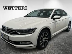 Valkoinen Käytetty 2017 VW Passat Highline Sedan | 14 500 € (Hieman kallis)