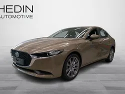 Keltainen Uusi 2025 Mazda 3 Center-Line Sedan | 35 989 € (Perustarjous)
