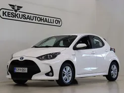 Valkoinen Käytetty 2021 Toyota Yaris Hybrid Active Viistoperä | 19 900 € (Perustarjous)