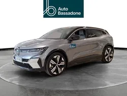 Uusi 2025 Renault Mégane Iconic Viistoperä | 43 980 €