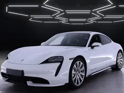 Käytetty 2020 Porsche Taycan Turbo Sedan | 69 900 €