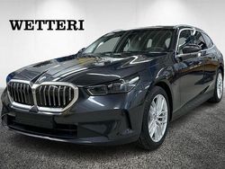 Harmaa Uusi 2025 BMW 530e Comfort Edition Farmari | 62 900 € (Hyvä tarjous)