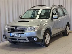 Hopea Käytetty 2009 Subaru Forester Katumaasturi | 9 900 € (Perustarjous)