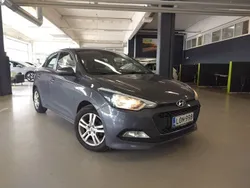 Hopea / harmaa Käytetty 2018 Hyundai i20 Comfort Sedan | 6 990 € (Hyvä tarjous)