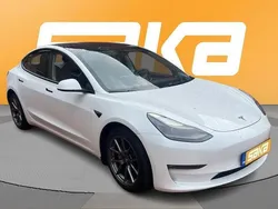 Käytetty 2021 Tesla Model 3 Sedan | 26 900 € (Hieman kallis)