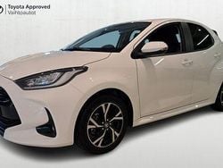 Valkoinen Käytetty 2024 Toyota Yaris Edition Viistoperä | 24 890 € (Kallis)