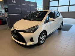 Valkoinen Käytetty 2015 Toyota Yaris Active Viistoperä | 13 200 € (Perustarjous)