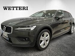 Harmaa Käytetty 2021 Volvo V60 CC Farmari | 39 490 € (Kallis)