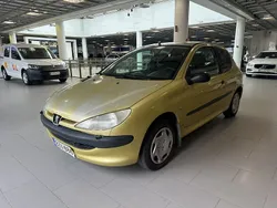 Keltainen Käytetty 2002 Peugeot 206 Viistoperä | 999 €