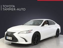Valkoinen Käytetty 2020 Lexus ES300H Executive Line Sedan | 28 880 € (Perustarjous)