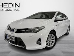 Valkoinen Käytetty 2015 Toyota Auris Touring Sports Active Farmari | 11 800 € (Perustarjous)