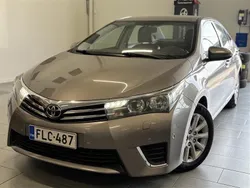 Ruskea (beige) Käytetty 2013 Toyota Corolla Multidrive S Sedan | 14 960 € (Kallis)