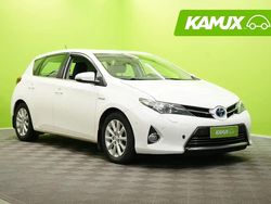 Valkoinen Käytetty 2013 Toyota Auris Hybrid Premium Sedan | 9 780 € (Perustarjous)