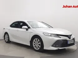 Valkoinen Käytetty 2020 Toyota Camry Style Sedan | 26 990 € (Perustarjous)