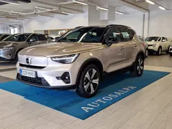 Käytetty 2023 Volvo XC40 Plus Katumaasturi | 38 900 € (Hieman kallis)