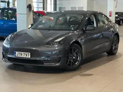 Käytetty 2021 Tesla Model 3 Sedan | 29 780 € (Hieman kallis)