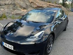 Käytetty 2020 Tesla Model 3 Standard Range Plus Sedan | 22 200 € (Hieman kallis)