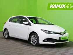 Valkoinen Käytetty 2015 Toyota Auris Multidrive S Sedan | 10 850 € (Perustarjous)