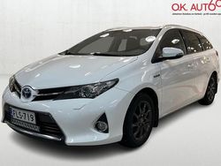 Valkoinen Käytetty 2015 Toyota Auris Touring Sports Active Farmari | 13 490 € (Perustarjous)