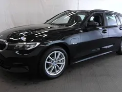 Musta Käytetty 2022 BMW 330e Farmari | 30 900 € (Hyvä tarjous)