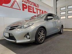 Peessi Käytetty 2015 Toyota Auris Active Tila-auto | 14 400 € (Perustarjous)