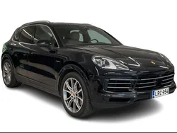 Musta Käytetty 2022 Porsche Cayenne Katumaasturi | 62 600 € (Hyvä tarjous)