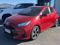 Punainen Uusi 2025 Toyota Yaris Hybrid Plus Viistoperä | 26 890 € (Perustarjous)