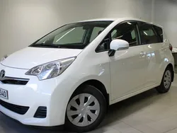 Valkoinen Käytetty 2012 Toyota Verso-S Sol Tila-auto | 9 990 € (Perustarjous)