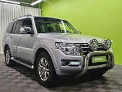 Hopea / harmaa Käytetty 2015 Mitsubishi Pajero Instyle Katumaasturi | 28 900 €