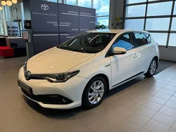 Valkoinen Käytetty 2015 Toyota Auris Active Viistoperä | 14 500 € (Perustarjous)