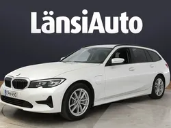 Valkoinen Käytetty 2021 BMW 330e Farmari | 25 670 € (Supertarjous)